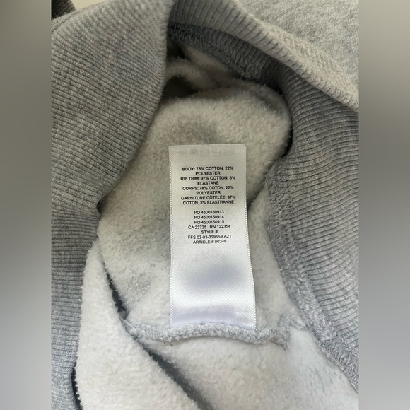 TNA
COZY Fleece Perfect Raglan Sweatshirt size Small - Picture 9 of 9